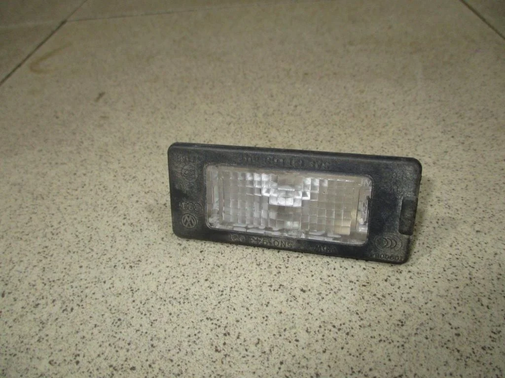 Фонарь подсветки номера Volkswagen Jetta 2012 A6