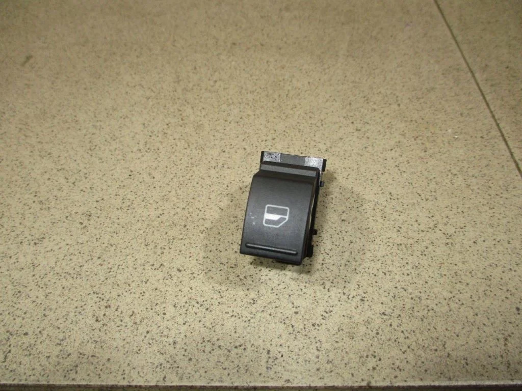 Кнопка стеклоподъемника Volkswagen Jetta A6