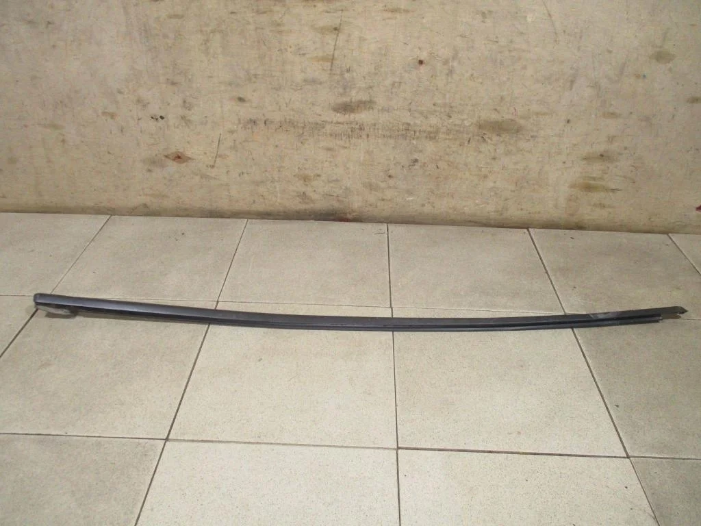 Накладка стекла переднего правого Volkswagen Jetta A6