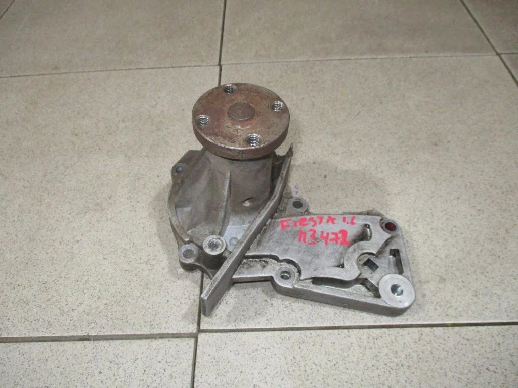 Насос водяной (помпа) Ford Fiesta 2008 Mk6