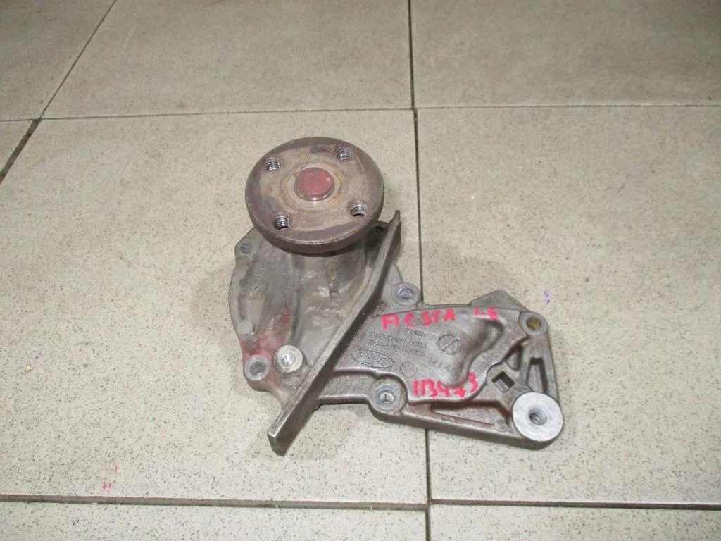 Насос водяной (помпа) Ford Fiesta 2008 Mk6