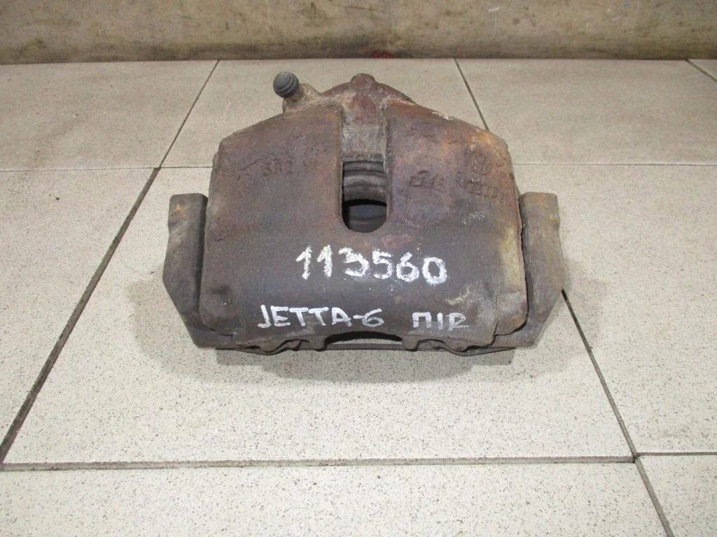 Суппорт передний правый Volkswagen Jetta A6