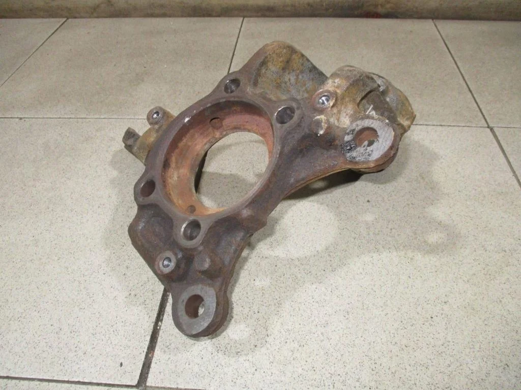 Кулак поворотный передний правый Volkswagen Jetta 1B