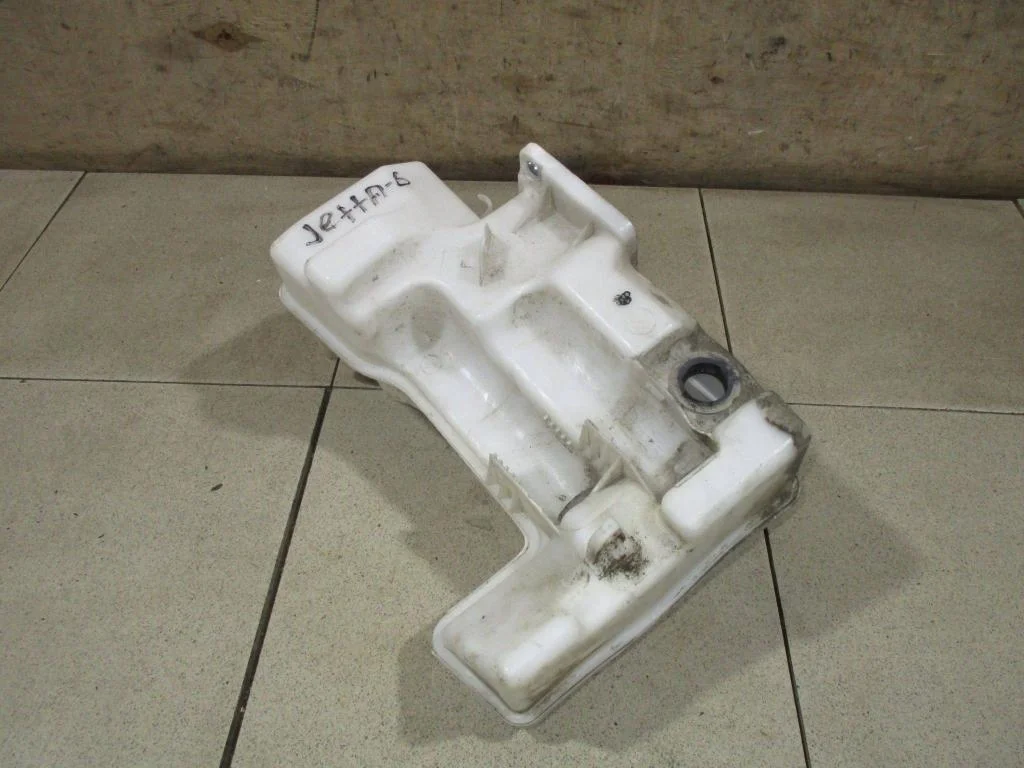 Бачок омывателя лобового стекла Volkswagen Jetta 2012 (A6)