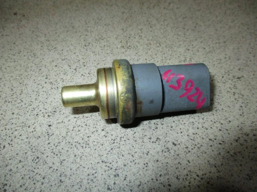 Датчик температуры Volkswagen Jetta A6