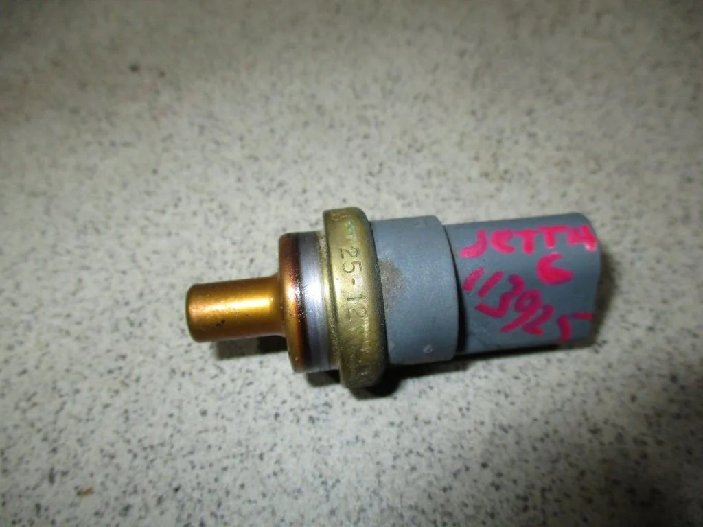 Датчик температуры Volkswagen Jetta A6