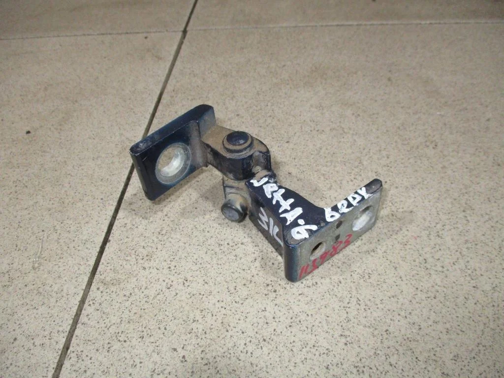 Петля двери Volkswagen Jetta A6