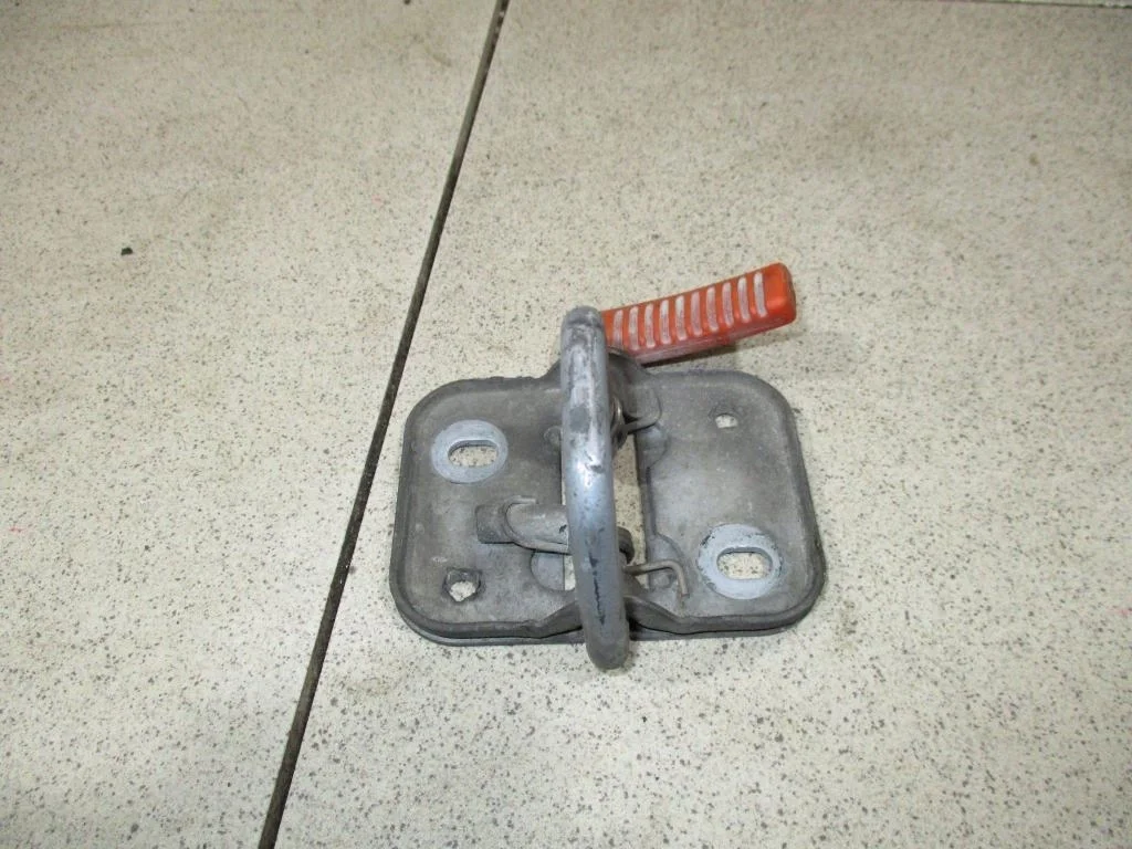 Крючок капота Volkswagen Jetta (A6)