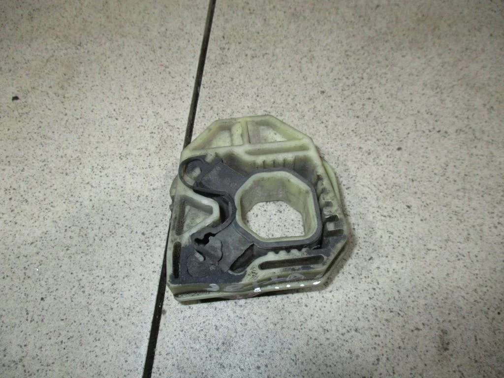 Кронштейн радиатора Volkswagen Jetta 2012 A6