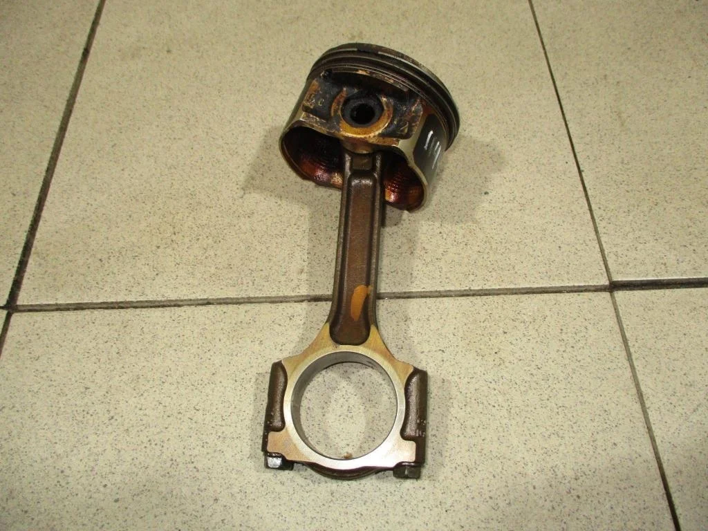 Поршень с шатуном Nissan Tiida 2012 (C11)