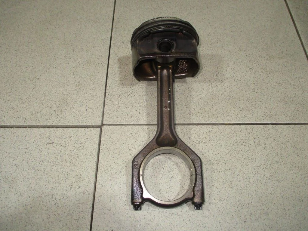 Поршень с шатуном BMW 5-Series E60, E61