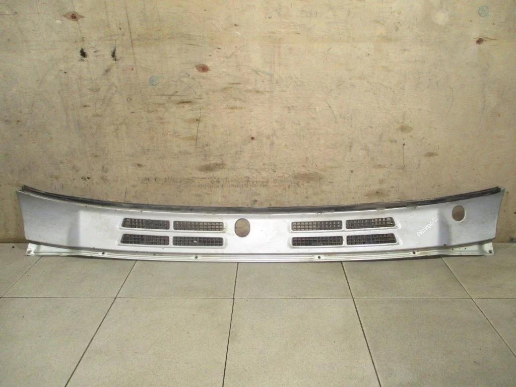 Решетка стеклооч. (планка под лобовое ) Mitsubishi Pajero 2 1995 (V20/V30/V40)