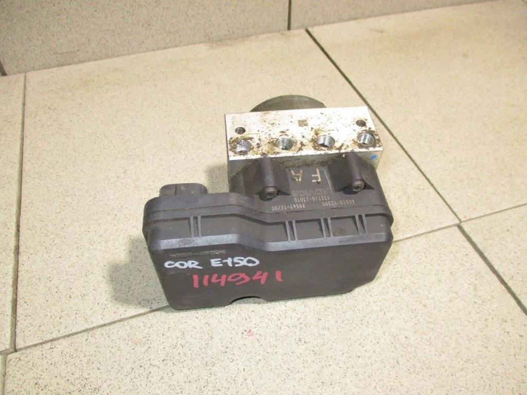 Блок abs (насос) Toyota Corolla (E150)