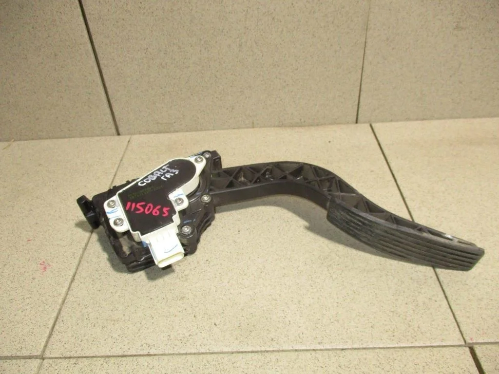 Педаль газа Chevrolet Cobalt T250