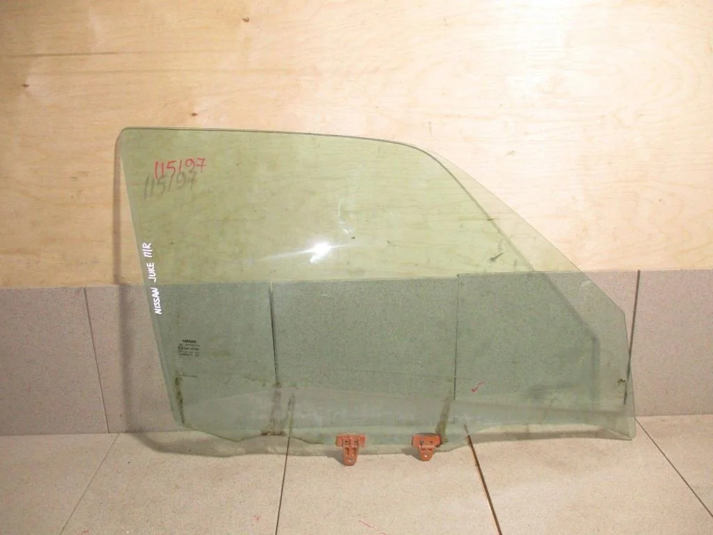 Стекло двери передней правой Nissan Juke 2011 (F15)
