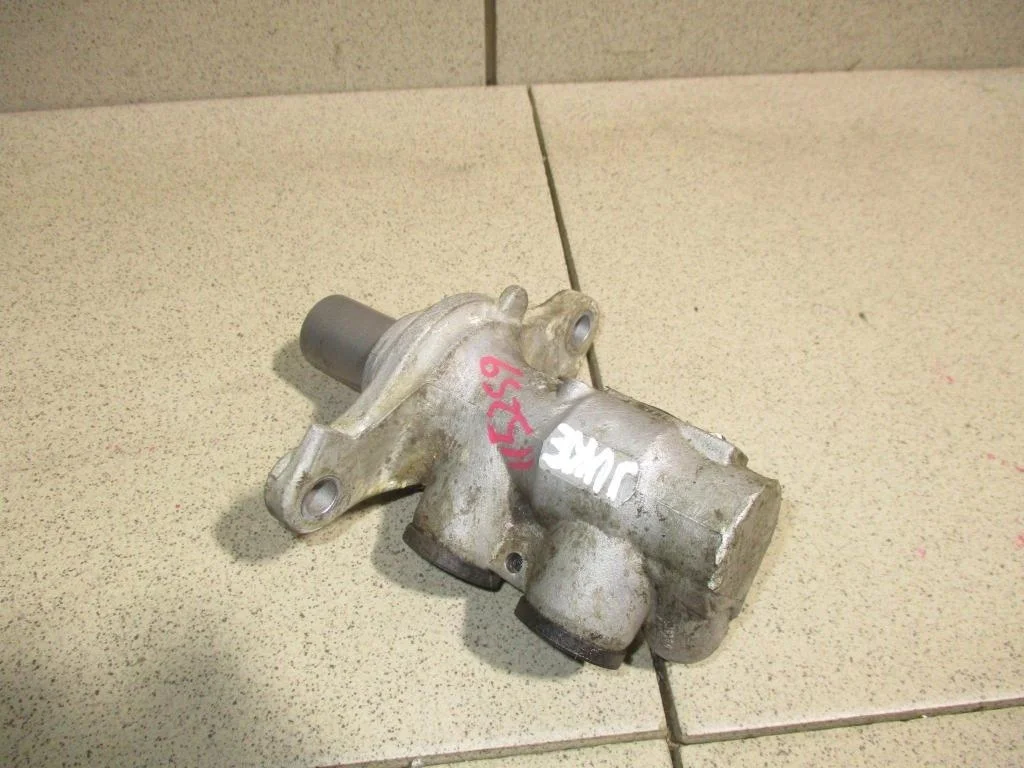 Цилиндр тормозной главный Nissan Juke 2011 F15