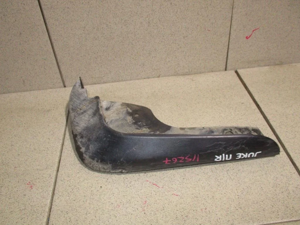 Брызговик передний правый Nissan Juke 2011 (F15)