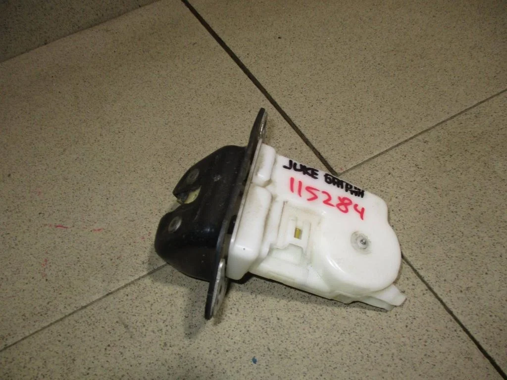 Замок багажника Nissan Juke 2011 (F15)