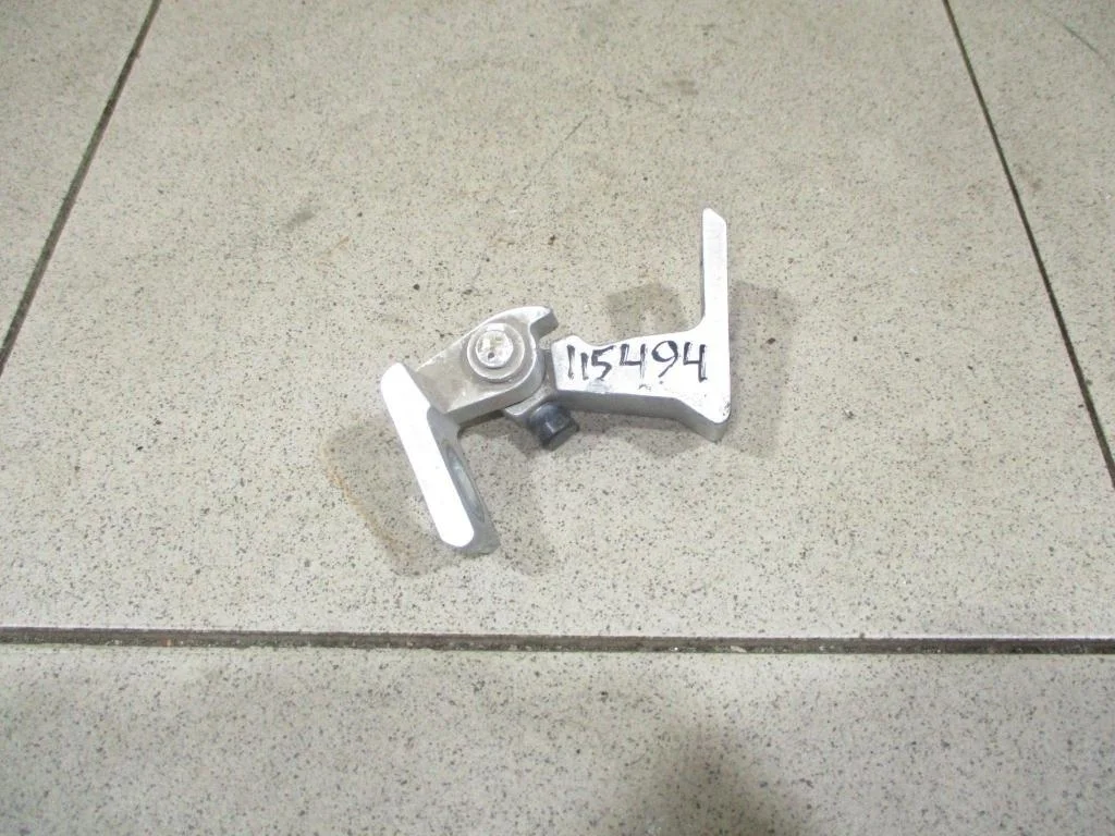 Петля двери Volkswagen Jetta A6