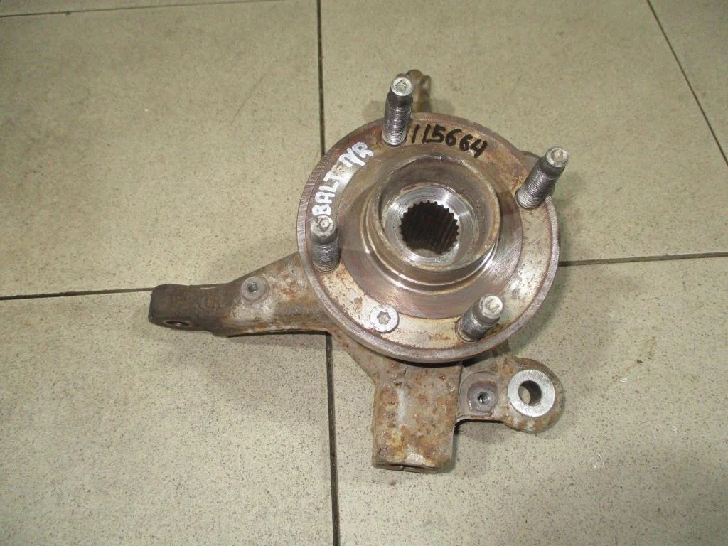 Кулак поворотный передний правый Chevrolet Cobalt II