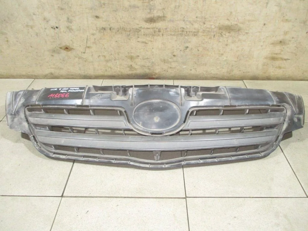 Решетка радиатора Toyota Corolla (E150)