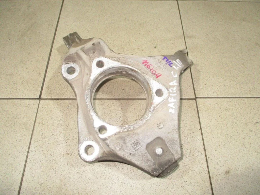 Кулак поворотный передний левый Opel Zafira 2012 C