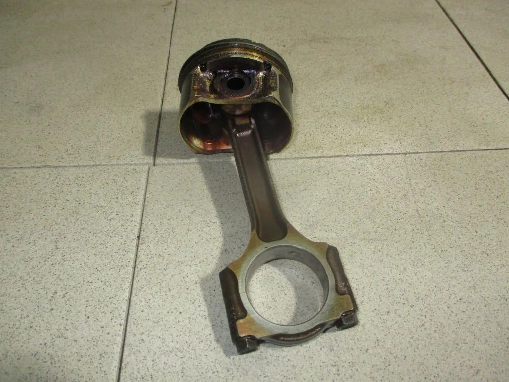 Поршень с шатуном Nissan Juke (F15)