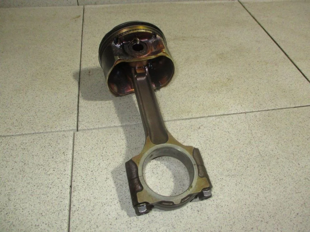Поршень с шатуном Nissan Juke (F15)
