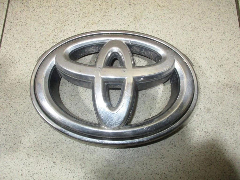 Эмблема Toyota Camry 2016 (XV50)