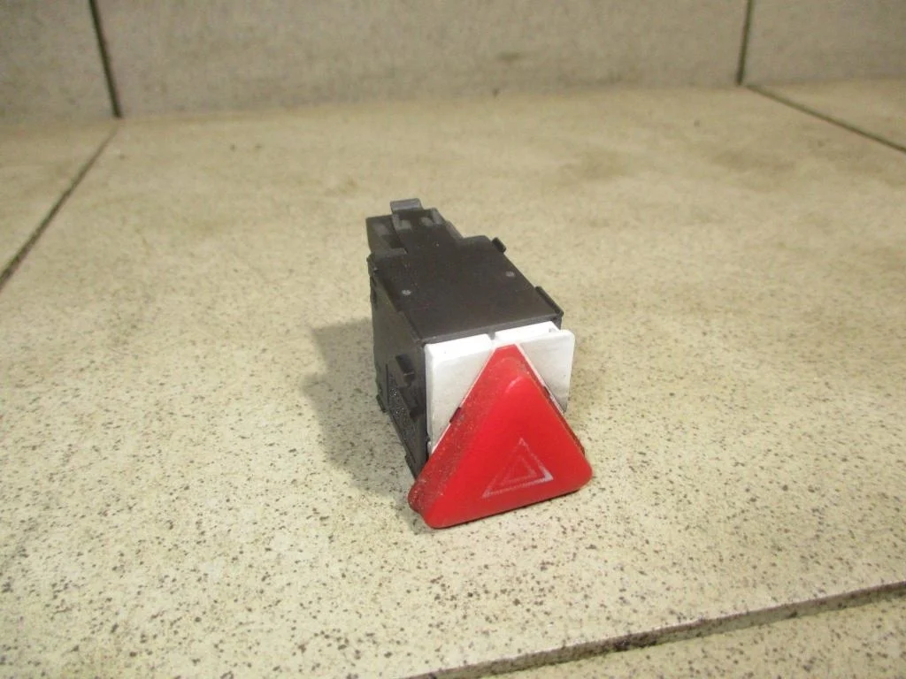 Кнопка аварийной сигнализации Skoda Fabia 1 2005 6Y