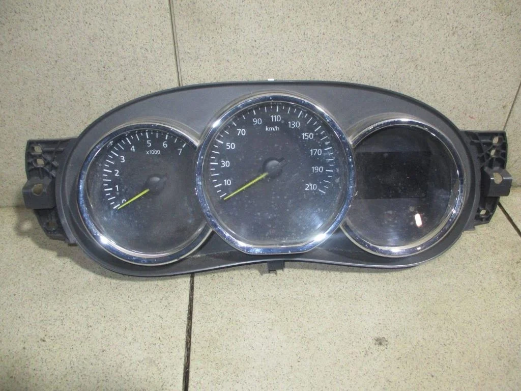 Панель приборов Renault Logan 2
