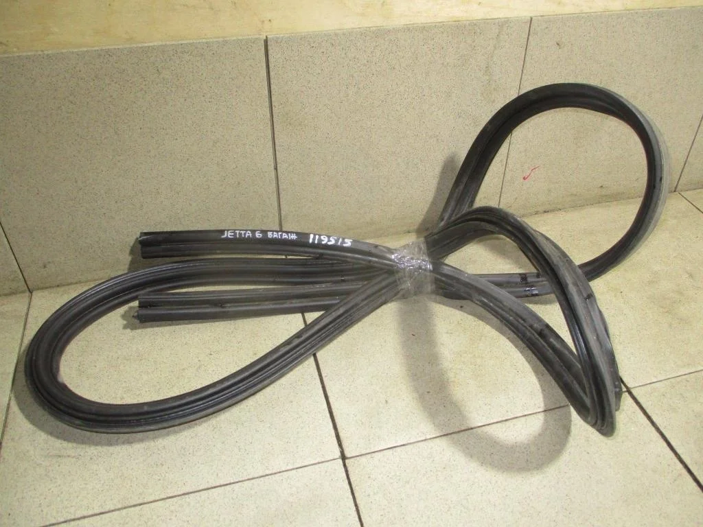 Уплотнитель багажника Volkswagen Jetta A6