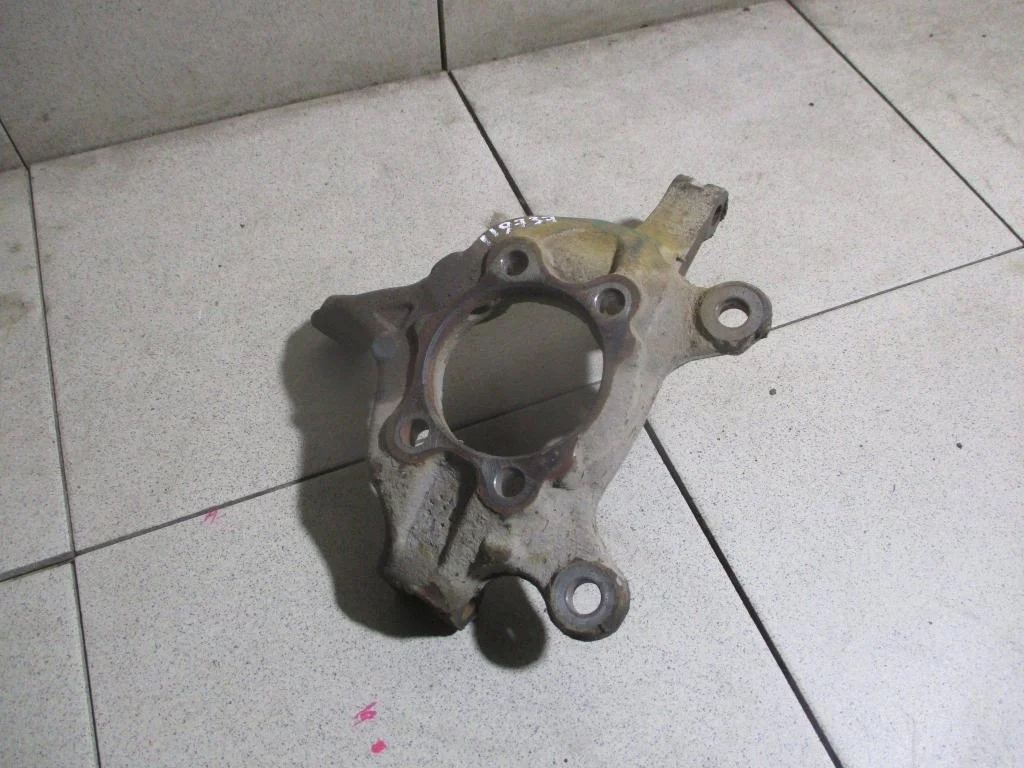 Кулак поворотный передний правый Nissan Juke (F15)