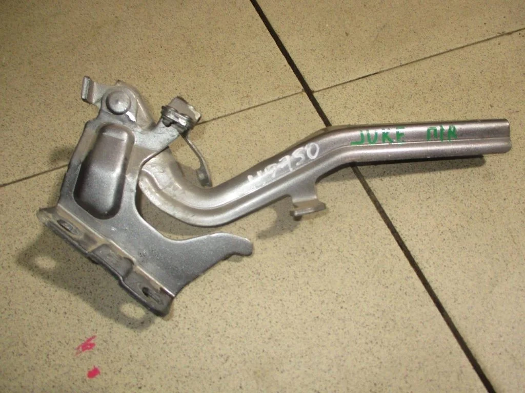 Петля капота правая Nissan Juke F15