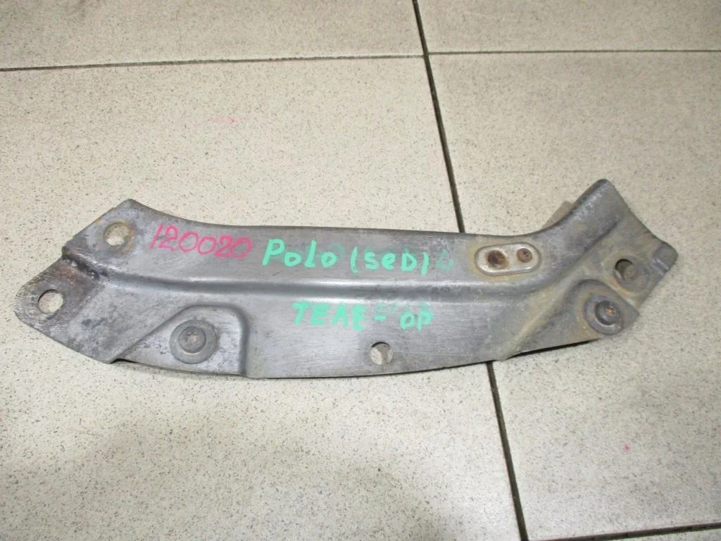 Кронштейн фар левый Volkswagen Polo Sedan