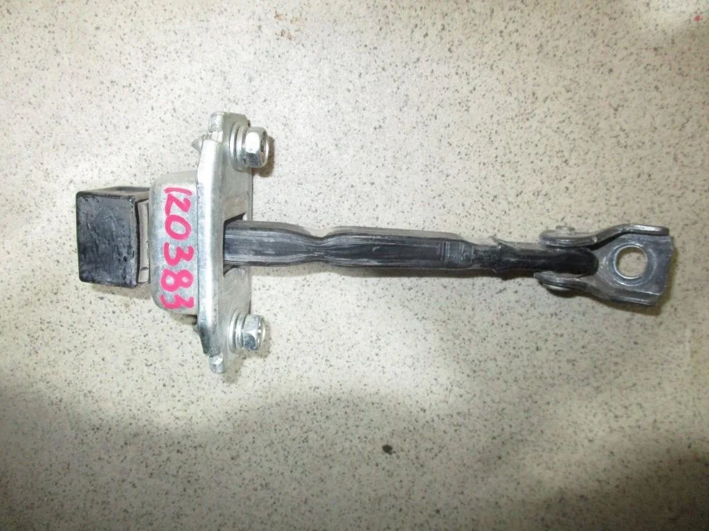 Ограничитель двери Mitsubishi Outlander 2 CW