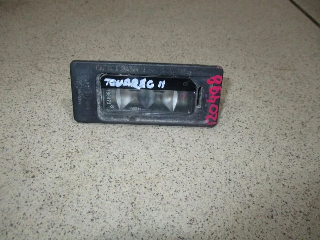 Фонарь подсветки номера Volkswagen Touareg 2 2016 FL, NF