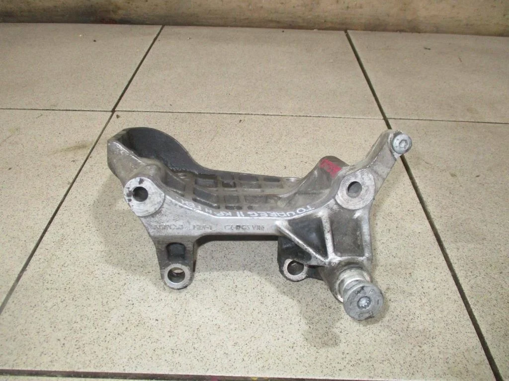 Кронштейн генератора Volkswagen Touareg 2 2016 FL, NF