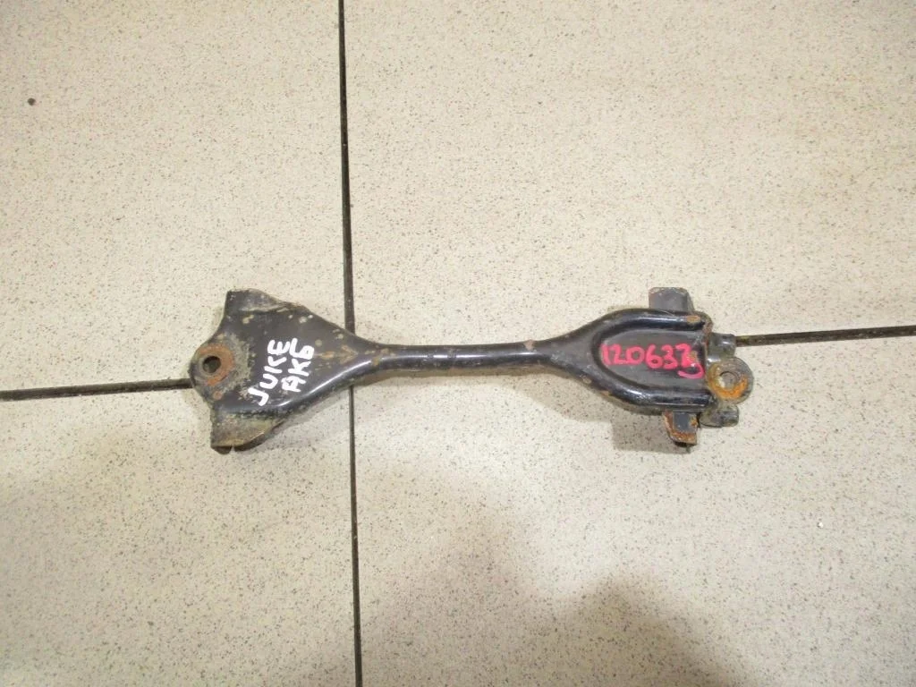 Крепление аккумулятора Nissan Juke 2011 F15