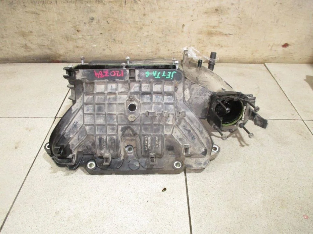 Коллектор впускной Volkswagen Jetta (A6)