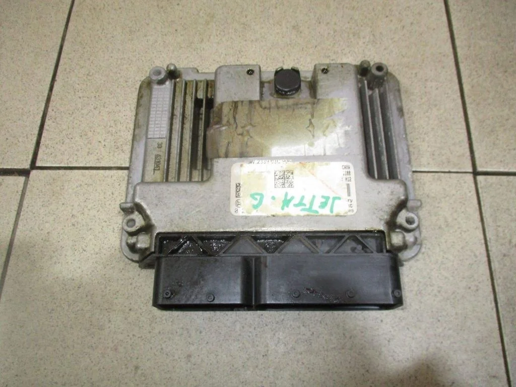 Блок управления двигателем Volkswagen Jetta 2011 (A6)