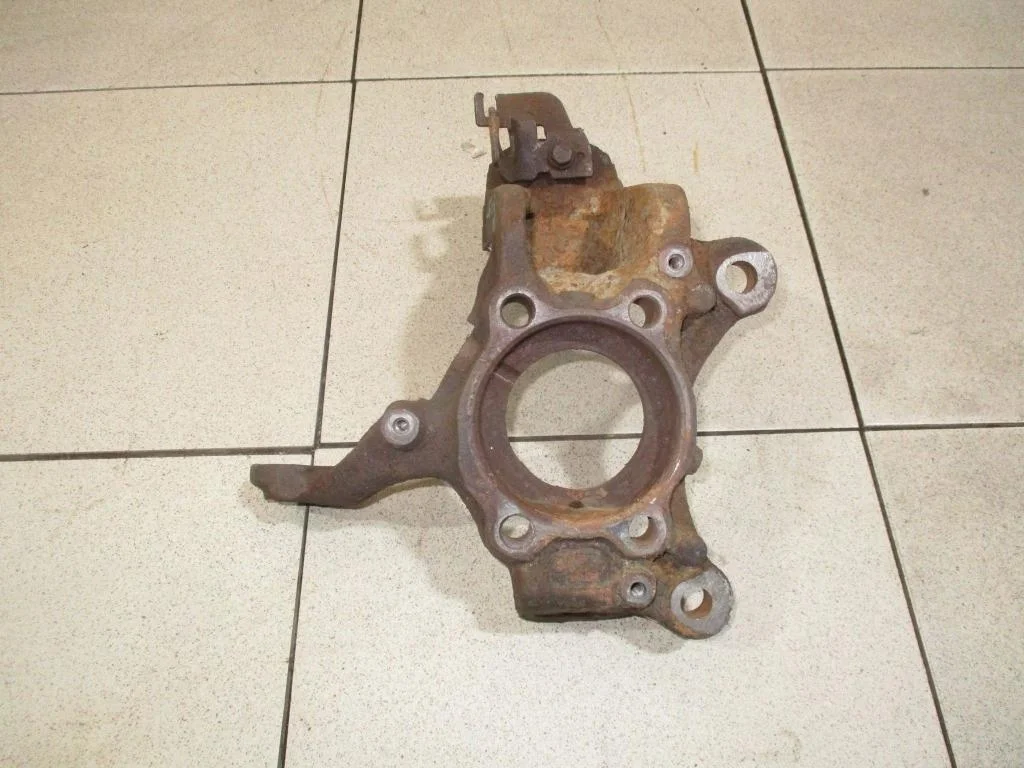 Кулак поворотный передний правый Volkswagen Jetta 1B