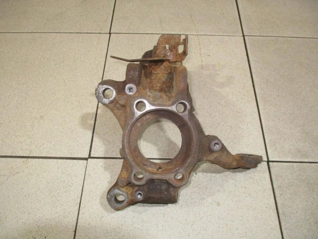 Кулак поворотный передний левый Volkswagen Jetta (A6)