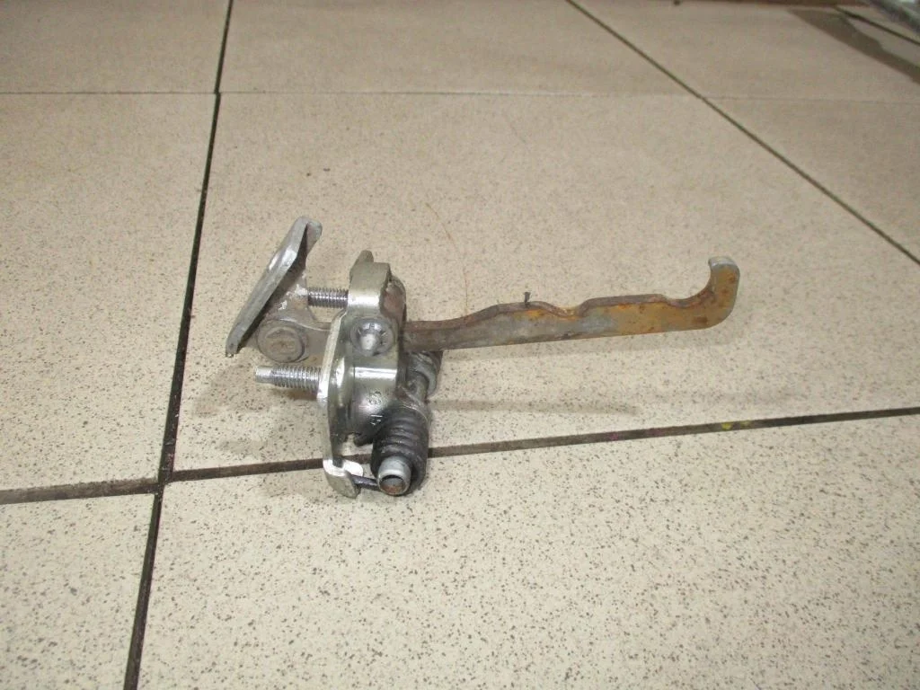 Ограничитель двери Renault Logan 2 L52