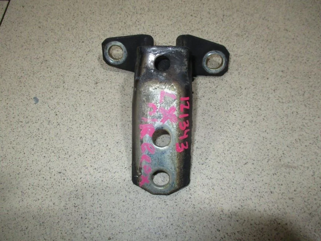Петля двери передней Mitsubishi Lancer 10 (CY)