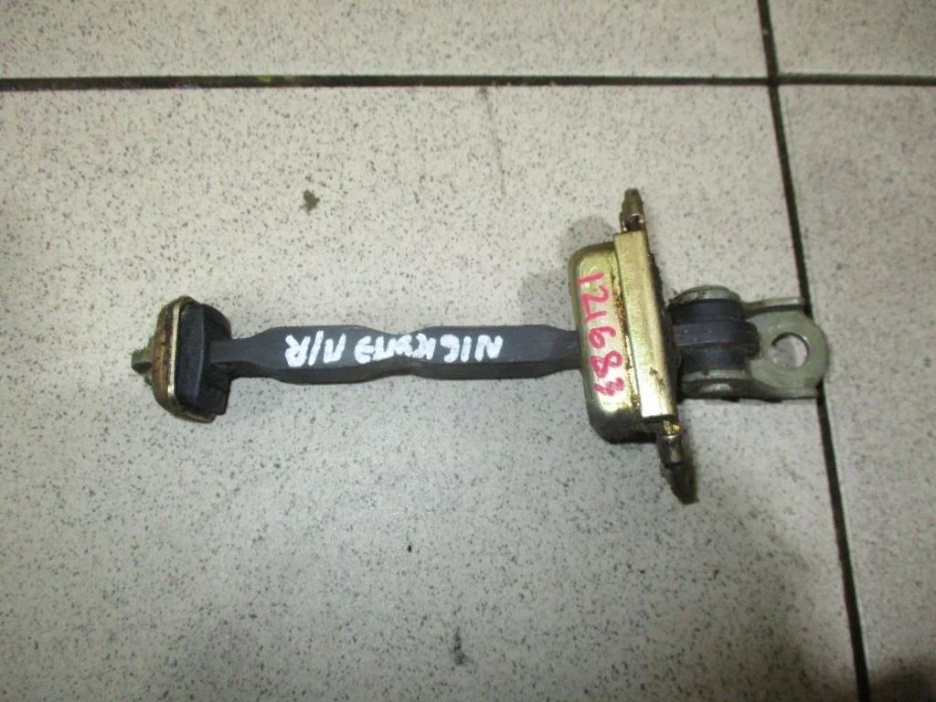 Ограничитель двери Nissan Almera (N16)