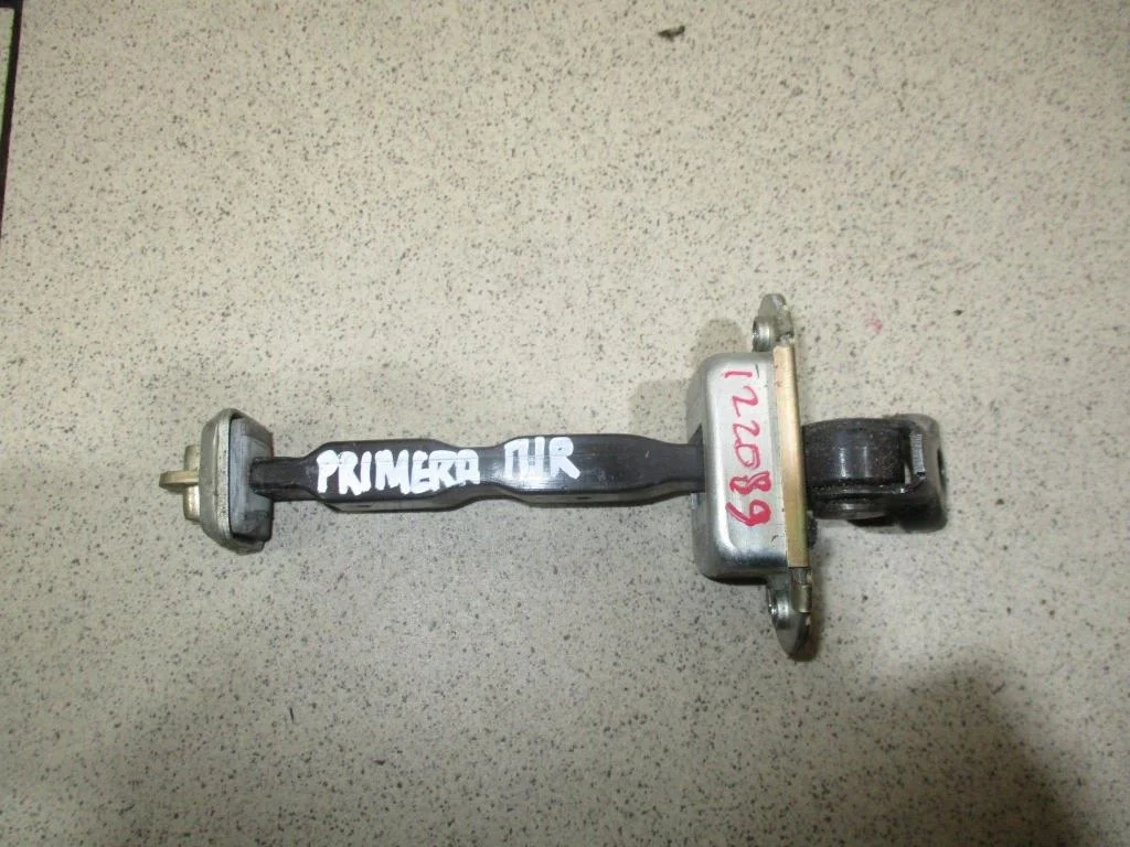 Ограничитель двери Nissan Primera (P12)