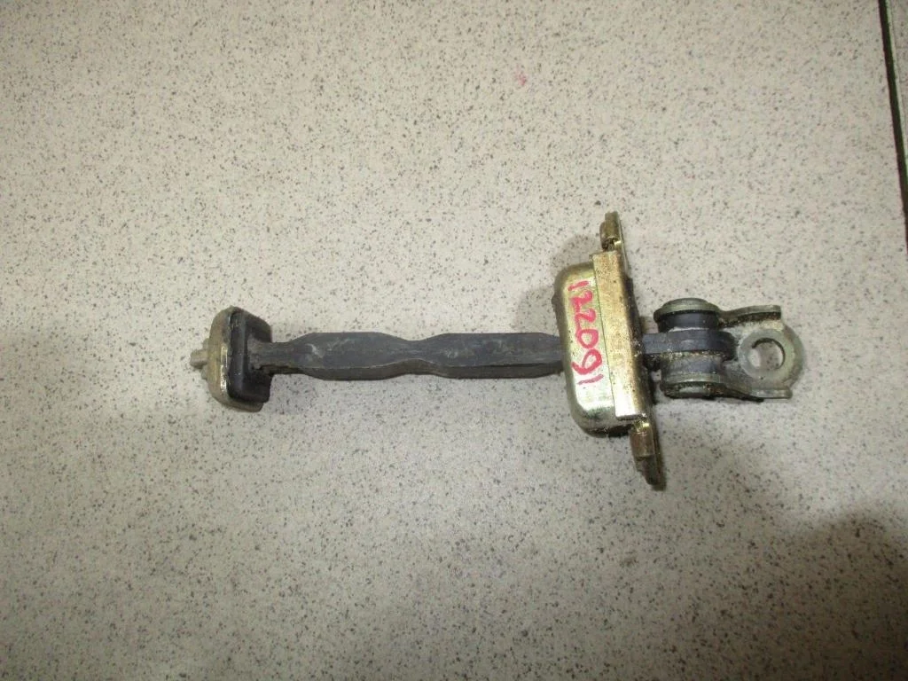 Ограничитель двери Nissan Almera (N16)