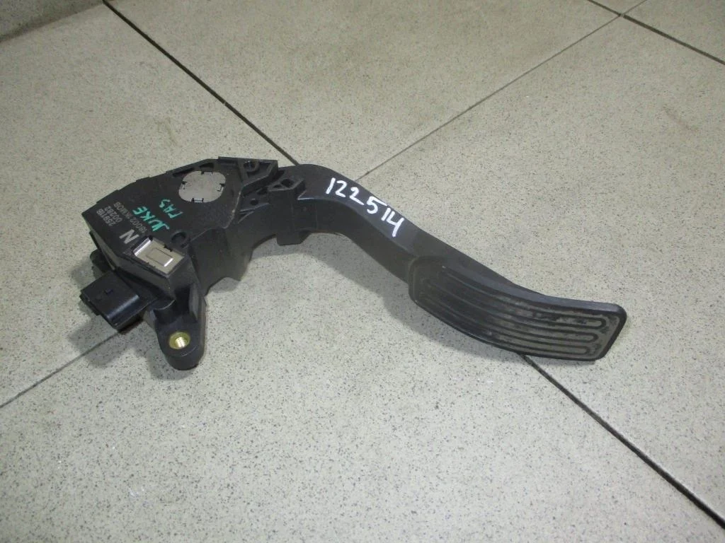 Педаль газа Nissan Juke F15