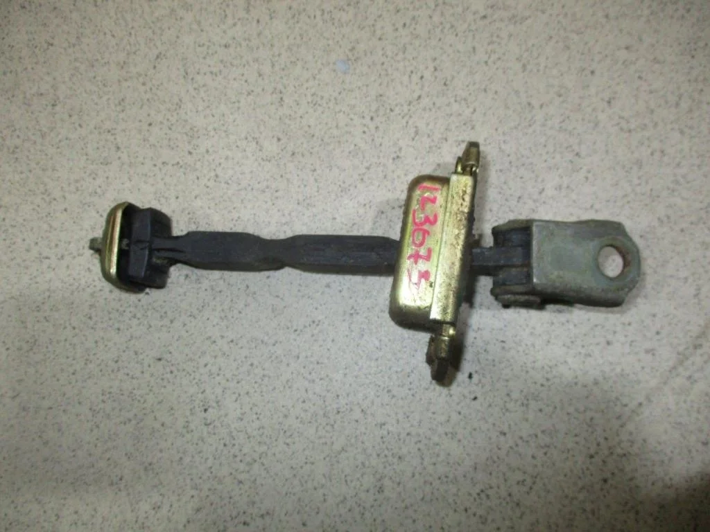 Ограничитель двери Nissan Almera (N16)